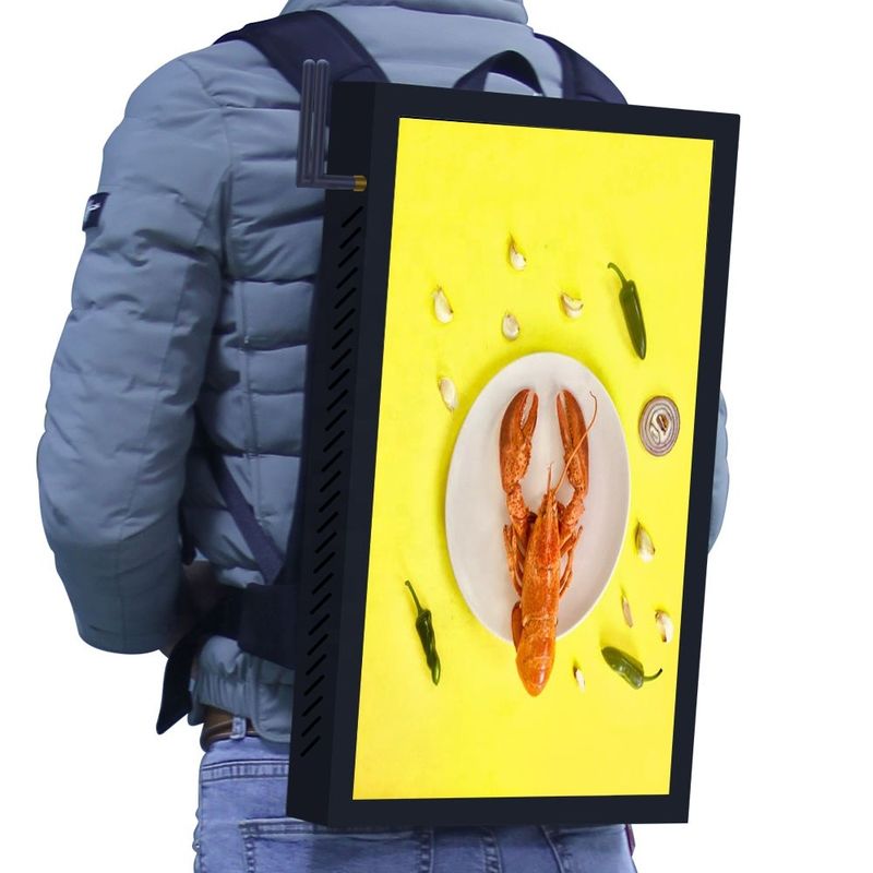 Signage цифров экрана касания LCD рюкзака GPS человеческий идя рекламируя дисплей